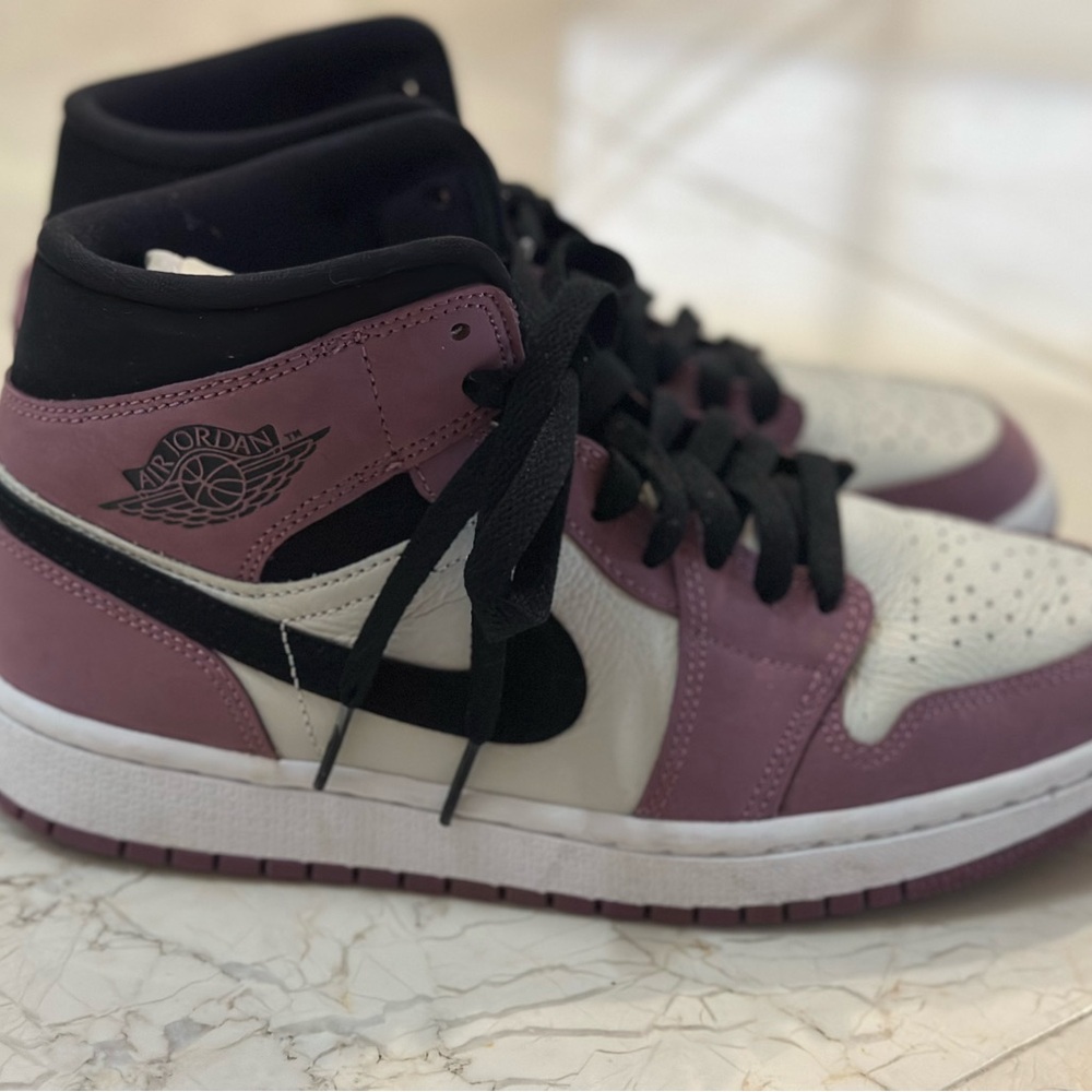 Lightly word Air Jordan 1 mid. Size 8 woman